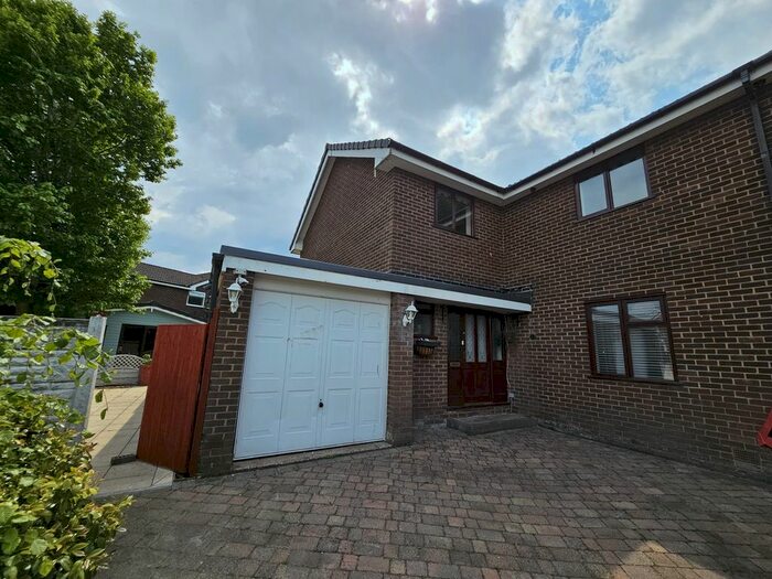4 Bedroom Detached House To Rent In St. Andrews Drive, Hopwood, OL10