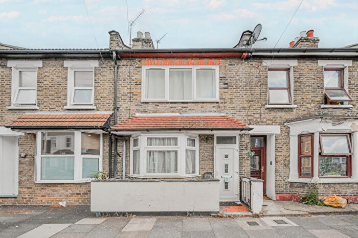 2 Bedroom House For Sale In Tennyson Road, Stratford, London, E15
