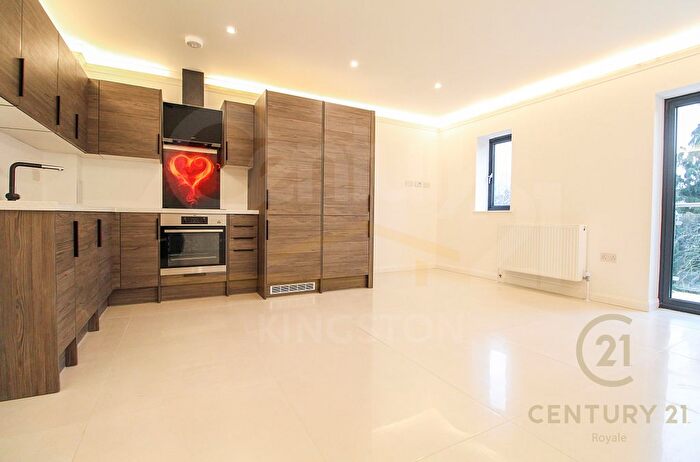 2 Bedroom Flat To Rent In Dell Road, Stoneleigh, Epsom, KT17