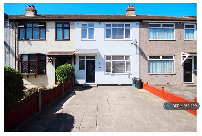 3 Bedroom Terraced House To Rent In Beechwood Gardens, Essex, RM13