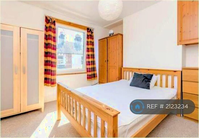 4 Bedroom End Of Terrace House To Rent In Acacia Rd, Guildford, GU1