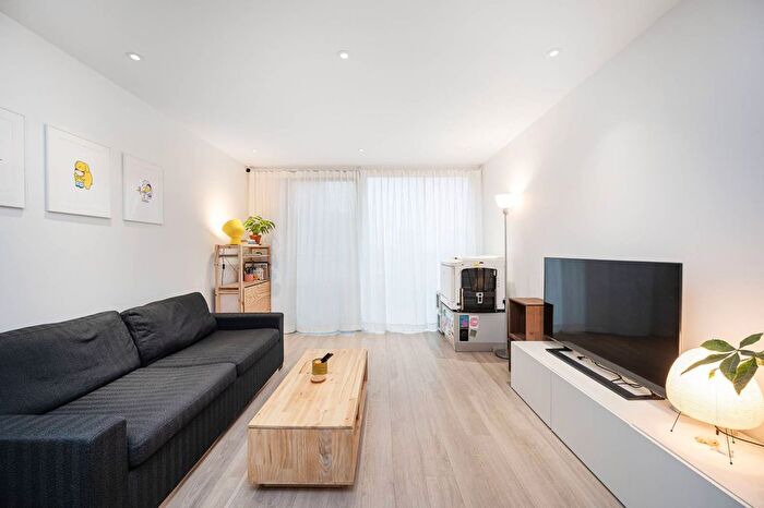 1 Bedroom Flat To Rent In Woodberry Down, Stoke Newington, London, N4