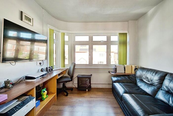3 Bedroom House For Sale In The Vineries, Enfield, EN1