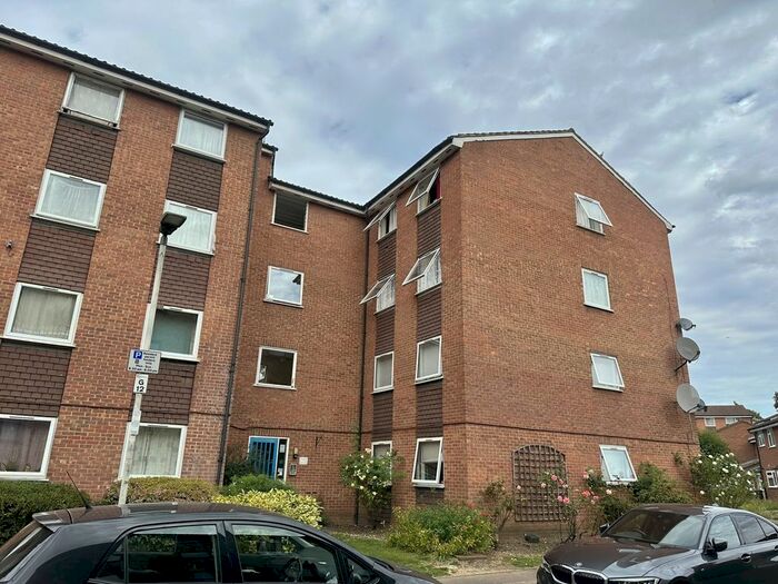 2 Bedroom Flat To Rent In Gurney Close, Barking, Essex, IG11