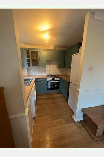 2 Bedroom Flat To Rent In Knights Place, Noke Drive, Redhill, RH1