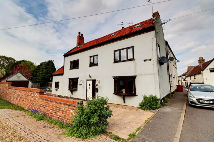 2 Bedroom Detached House For Sale In South Street, Owston Ferry, DN9