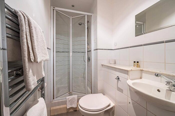 2 Bedroom Flat To Rent In Bride Court, City, London, EC4Y