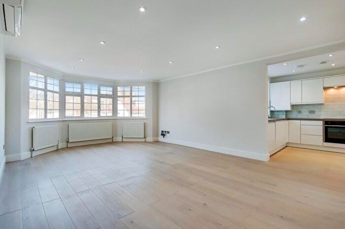 3 Bedroom Apartment To Rent In Beechcroft Avenue, London, NW11