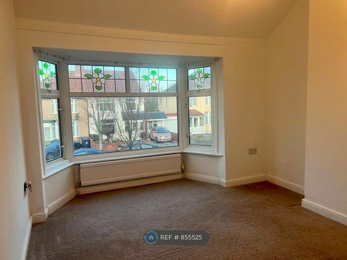 4 Bedroom Semi-Detached House To Rent In Belvue Road, Northolt, UB5