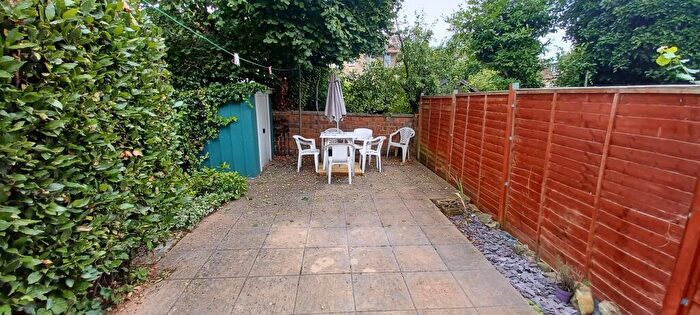 5 Bedroom House To Rent In Clarence Place, BA1