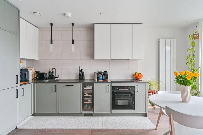 1 Bedroom Flat For Sale In Windsor Square, Woolwich Riverside, SE18