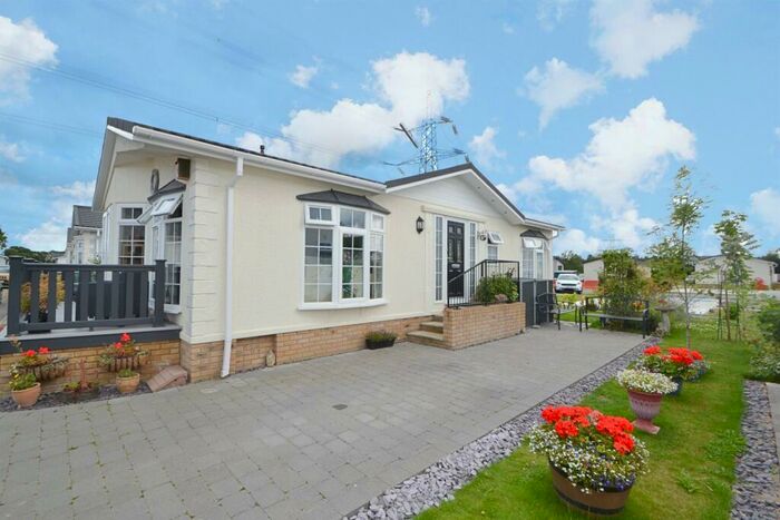 2 Bedroom House For Sale In Three Legged Cross, BH21