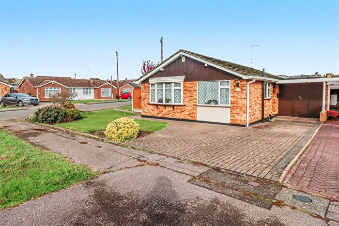 2 Bedroom Detached Bungalow For Sale In Toppesfield Avenue, Wickford, SS12