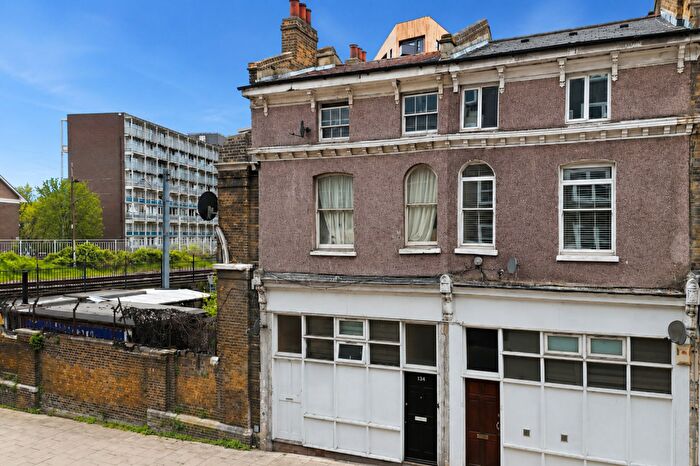 2 Bedroom Maisonette For Sale In Barnabus Road, Homerton, E9