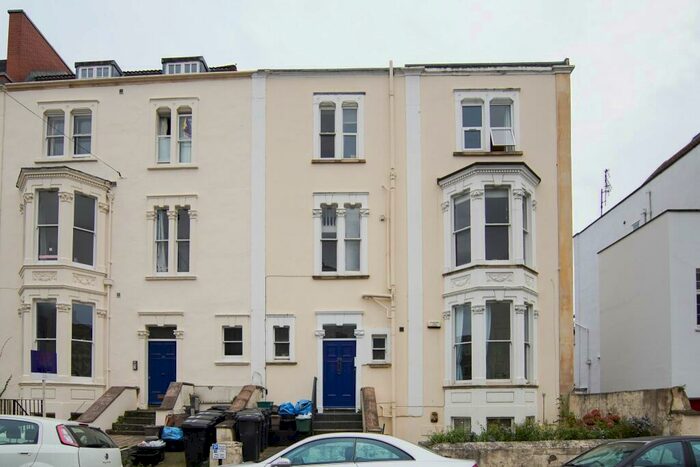 3 Bedroom Flat To Rent In West Park, Clifton, Bristol, BS8