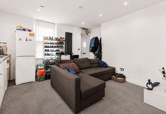 1 Bedroom Flat For Sale In Framlingham Crescent, Mottingham, SE9