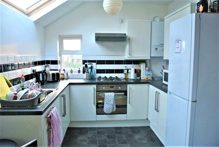 1 Bedroom Apartment To Rent In Cresswell Grove Flat - Didsbury, M20
