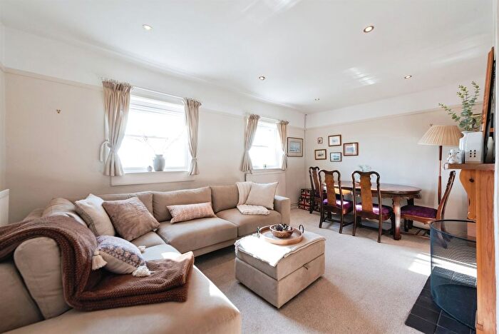 2 Bedroom Flat For Sale In Titchfield Lane, Wickham, Fareham, PO17