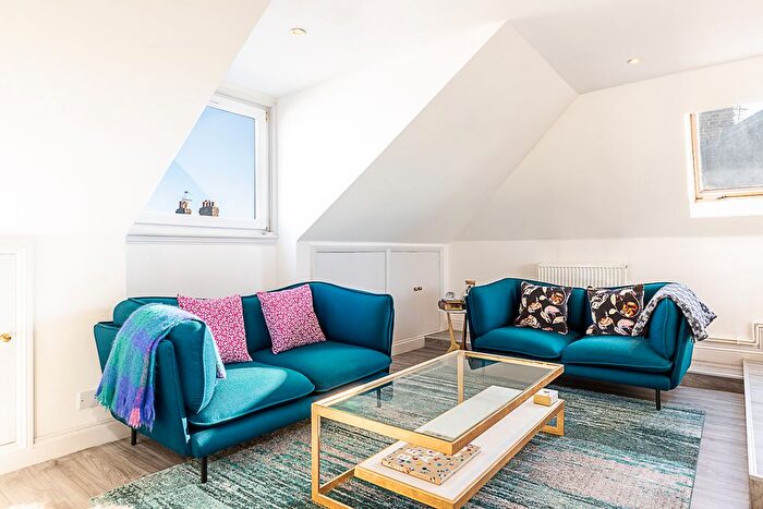 2 Bedroom Flat To Rent In Devonport Road, London, W12