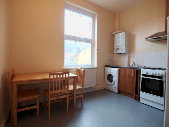 4 Bedroom Flat To Rent In La Rosa Lane, Tottenham, N17