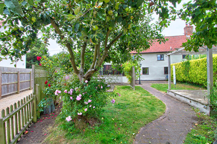 2 Bedroom Cottage For Sale In The Street, Hacheston, IP13