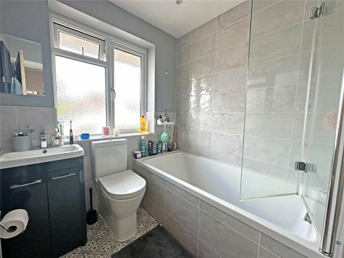 4 Bedroom Detached House For Sale In Albert Road, New Milton, Hampshire, BH25