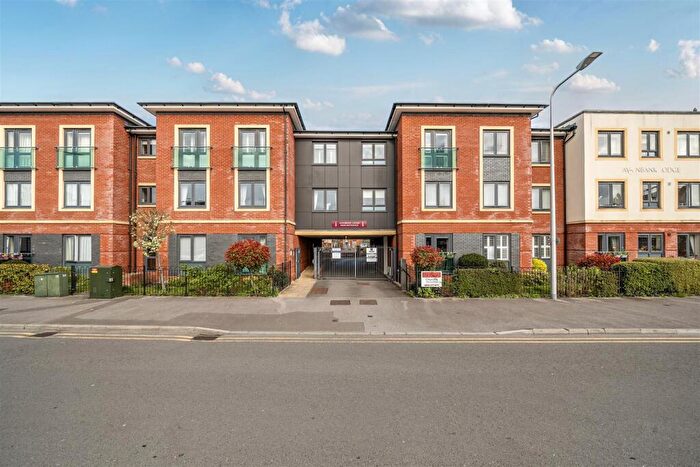 1 Bedroom Flat To Rent In Avonbank Lodge, West Street, Newbury, RG14