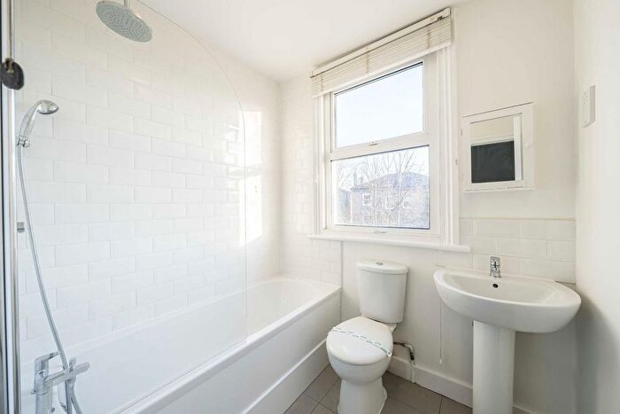 1 Bedroom Flat To Rent In St. Margarets Road, St Margarets, Twickenham, TW1