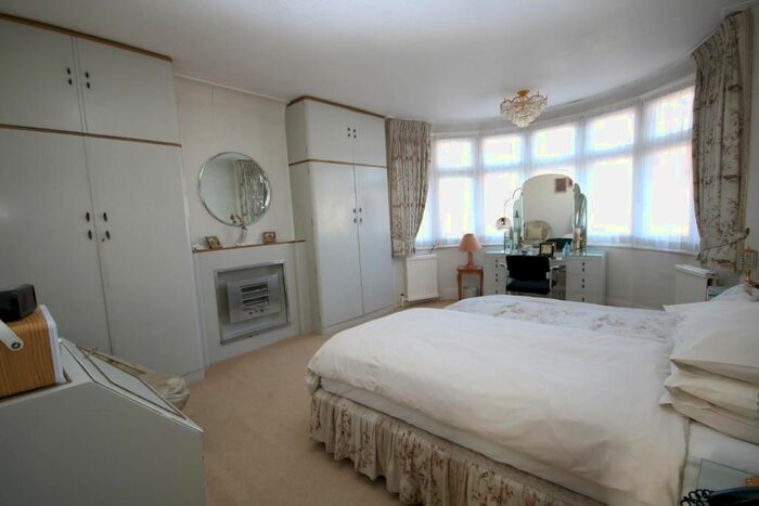 4 Bedroom Detached House For Sale In St Margarets Road, Edgware, Middlesex, HA8