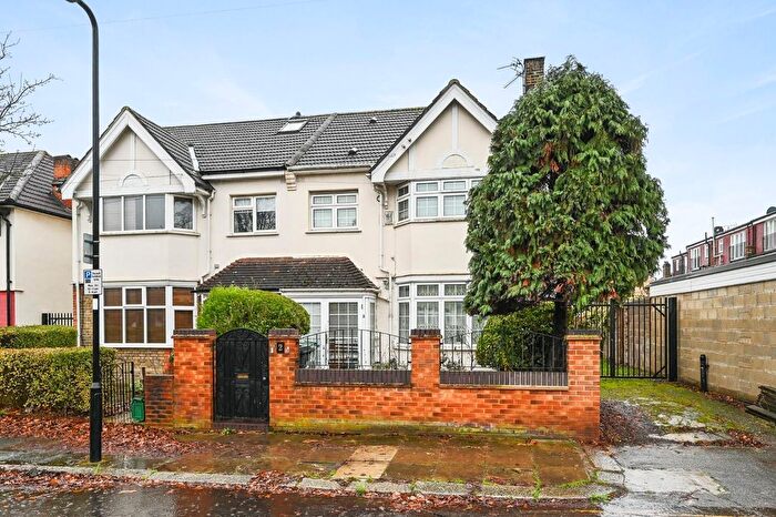 3 Bedroom Semi Detached House For Sale In Cloister Road, Acton, W3