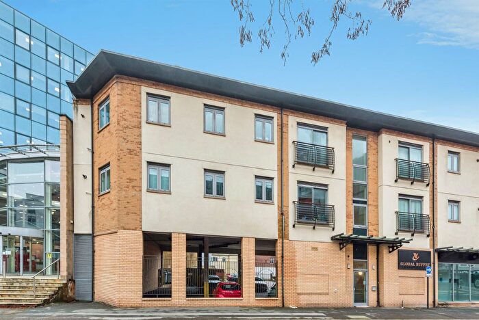 2 Bedroom Flat For Sale In Holbrook Way, Swindon, SN1