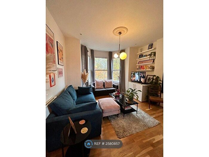 2 Bedroom Flat To Rent In Christchurch Road, London, SW2