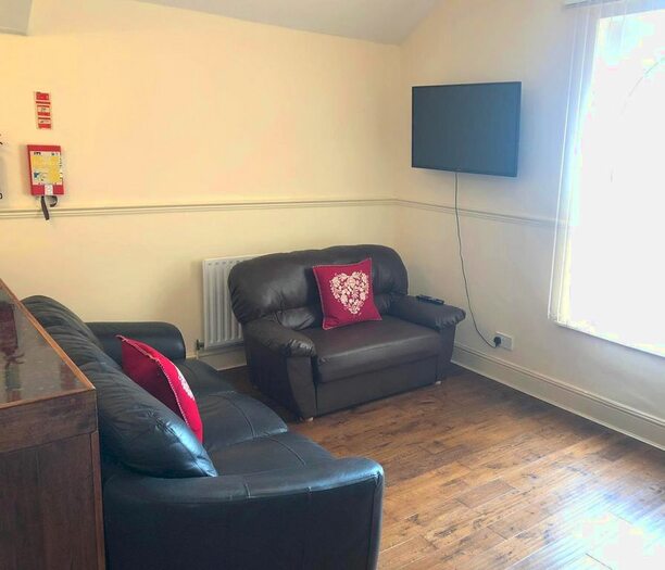 1 Bedroom Flat To Rent In Sketty Road, Swansea, SA2