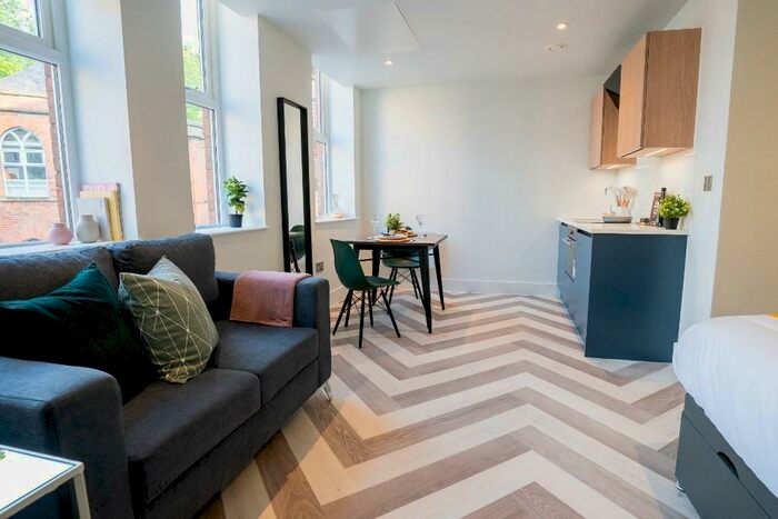 Apartment To Rent In Duke Street Studio, M3