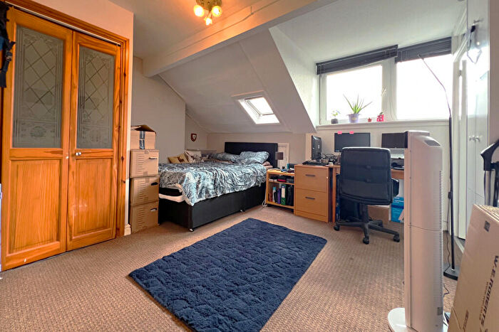 1 Bedroom Apartment To Rent In Top Floor Back Flat, Manor Terrace, Leeds, LS6