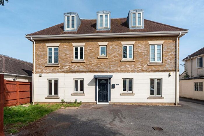 2 Bedroom Flat To Rent In Banbury Road, Kidlington, Oxon, OX5