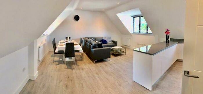 1 Bedroom Flat To Rent In East Street, Chesham - One Bedroom Furnished Executive Apartment, HP5