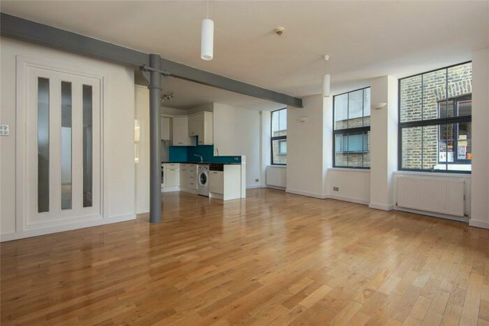 2 Bedroom Flat To Rent In Florfield Road, Hackney, London, E8