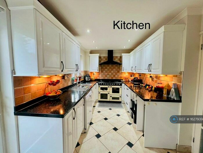 3 Bedroom Semi-Detached House To Rent In Chittering Close, Lower Earley, RG6