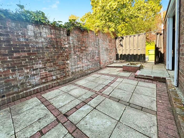 4 Bedroom House To Rent In Lingwood Close, Bassett, Southampton, SO16