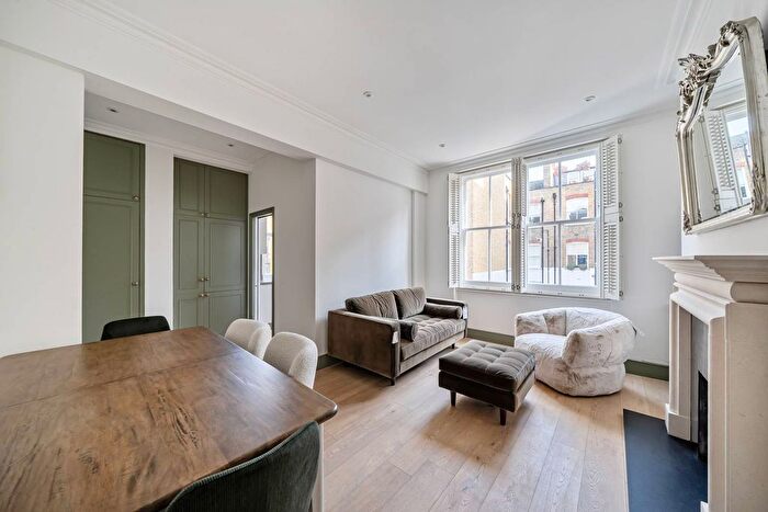 3 Bedroom Flat To Rent In Earls Court Square, Earls Court, London, SW5