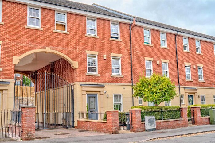 4 Bedroom Terraced House For Sale In Hunt Street, Old Town, Swindon, Wiltshire, SN1
