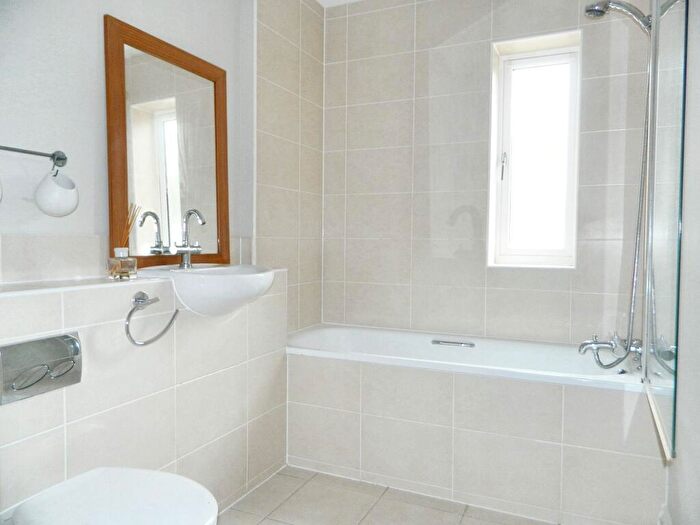 2 Bedroom Apartment To Rent In Elm Grove, Horsham, RH13