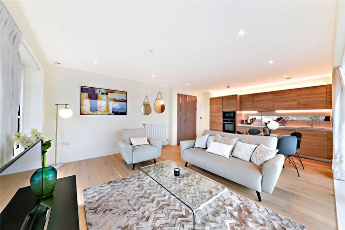 3 Bedroom Flat To Rent In Hampton Apartments, Duke Of Wellington Avenue, Woolwich, London, SE18