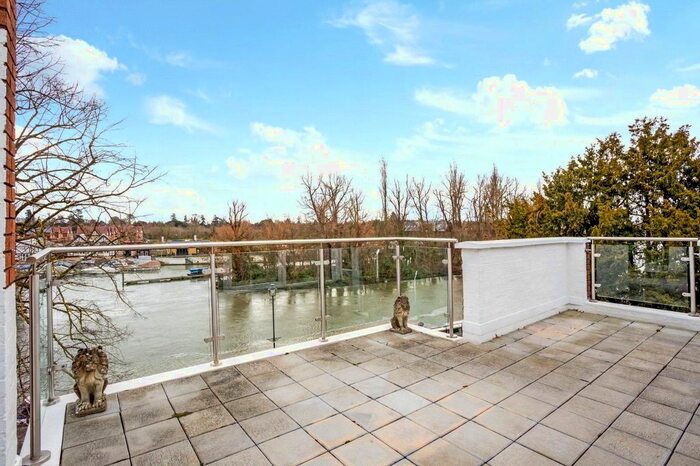 3 Bedroom Flat To Rent In Riverine, Grosvenor Drive, Maidenhead, Berkshire, SL6