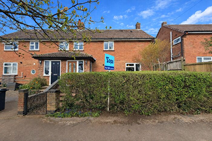 3 Bedroom Semi-Detached House For Sale In Wyness Avenue, Milton Keynes, MK17