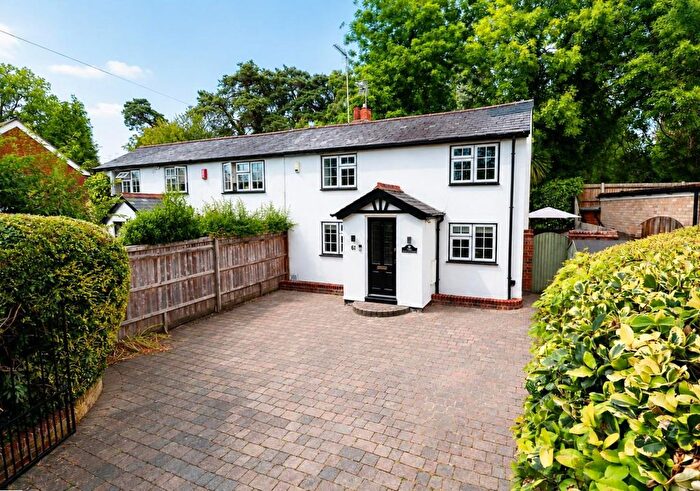 3 Bedroom Semi-Detached House For Sale In Crookham Road, Fleet, GU51