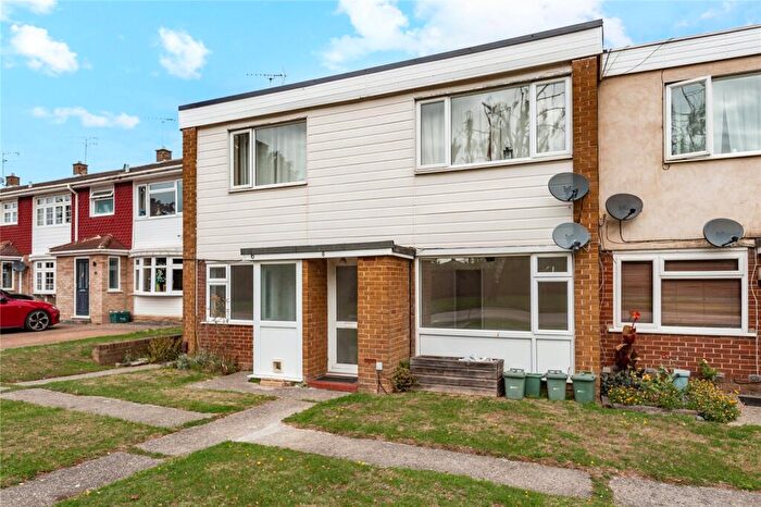 2 Bedroom Maisonette For Sale In Waveney Drive, Chelmsford, Essex, CM1