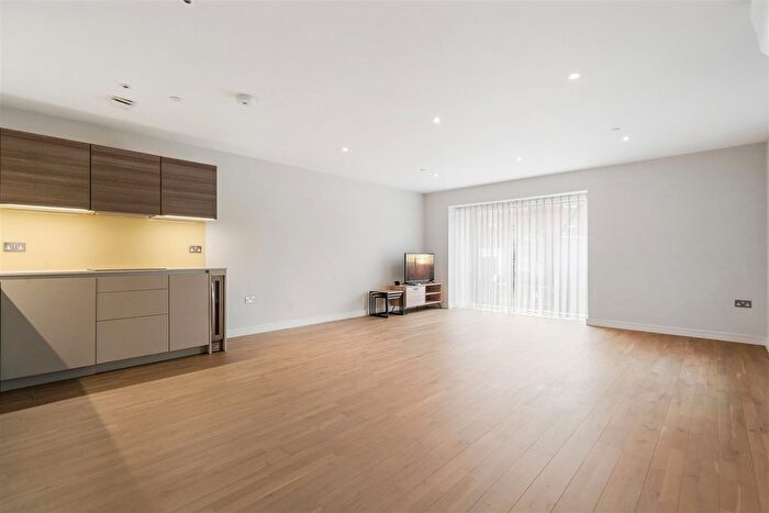 2 Bedroom Flat To Rent In Finchley Road, Hampstead, London, NW3