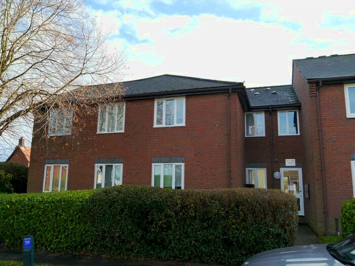 2 Bedroom Flat To Rent In Stonecross Road, Hatfield, AL10
